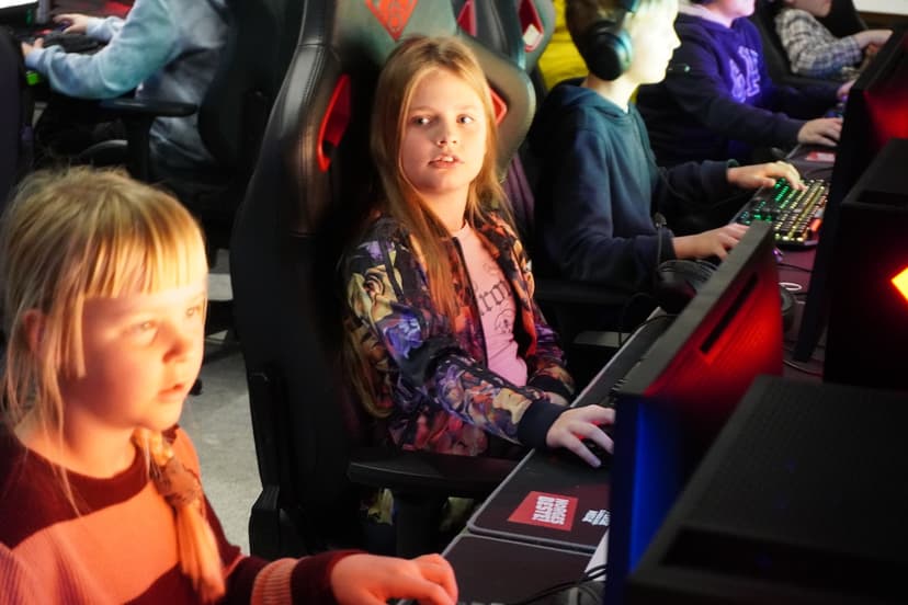 Barn som lærer Roblox på Eldorado Hub