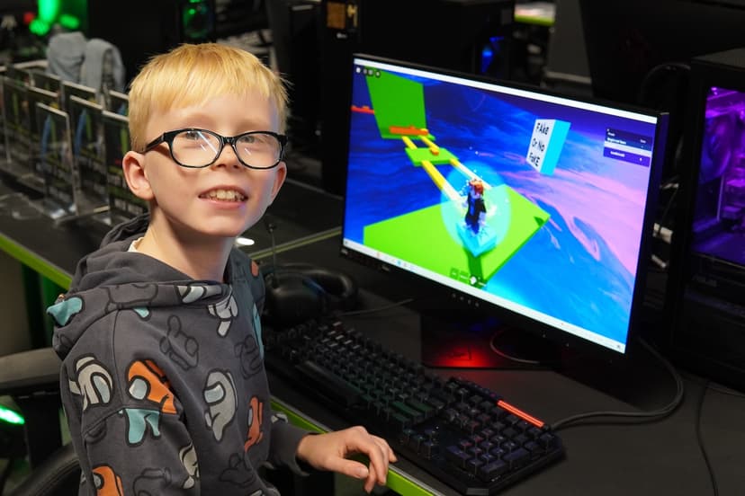 Barn som lærer Roblox på Eldorado Hub